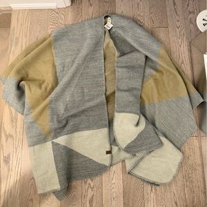 Roots Loren Blanket Wrap Gray Mix and Tan Cozy Shawl